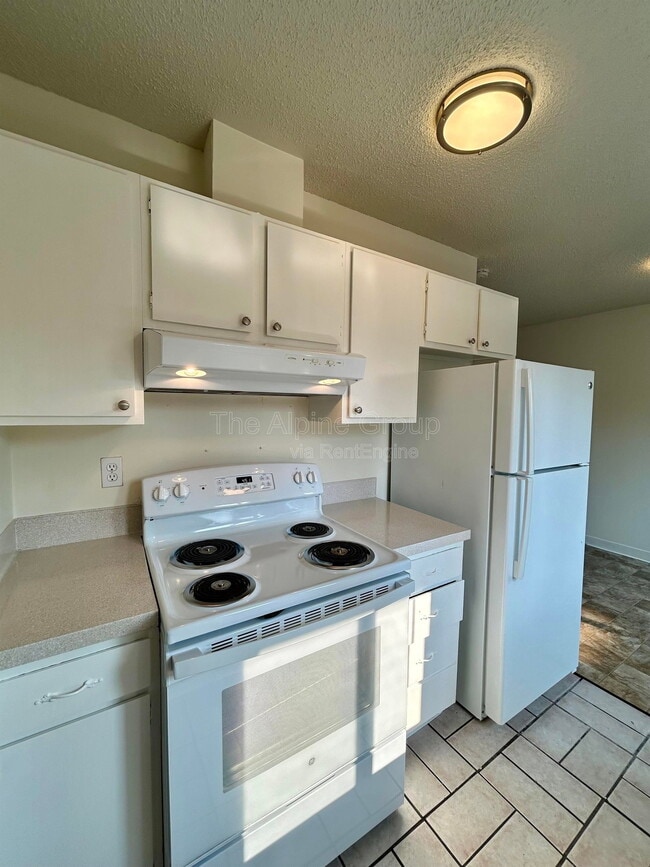 Building Photo - 6041 SW Valley Ave