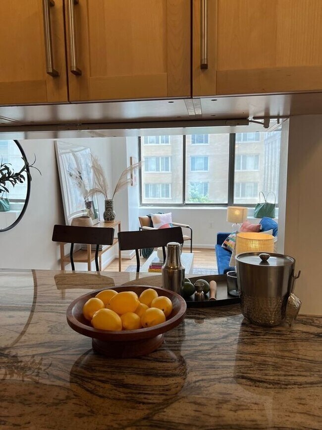 Building Photo - 522 21st St NW