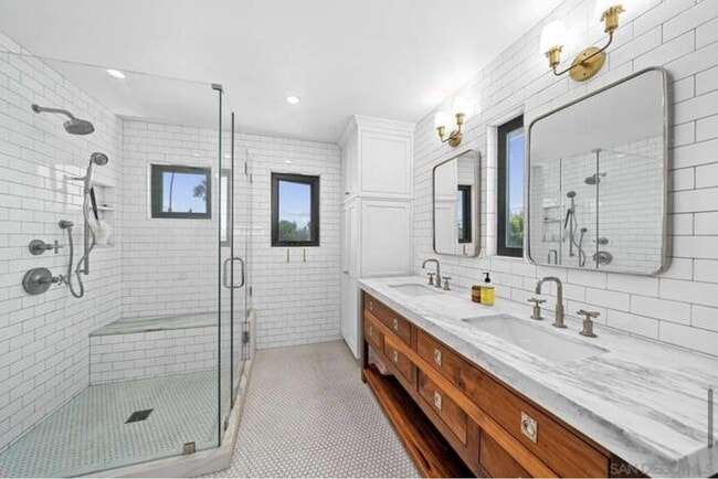 Building Photo - 229 Carnation Ave