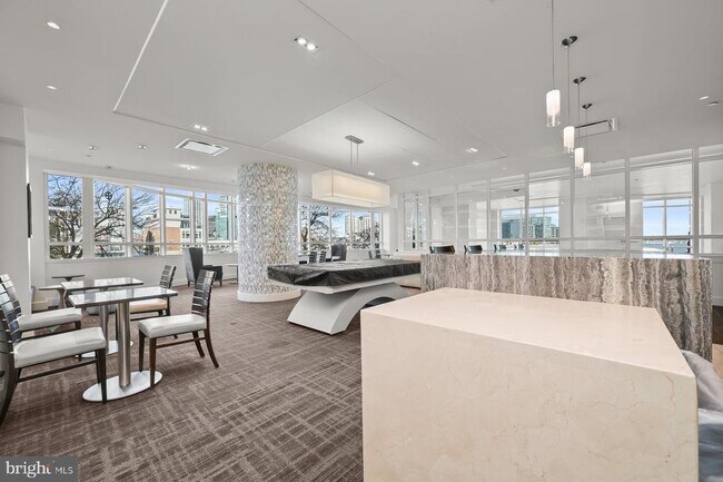 Building Photo - 100 Harborview Dr