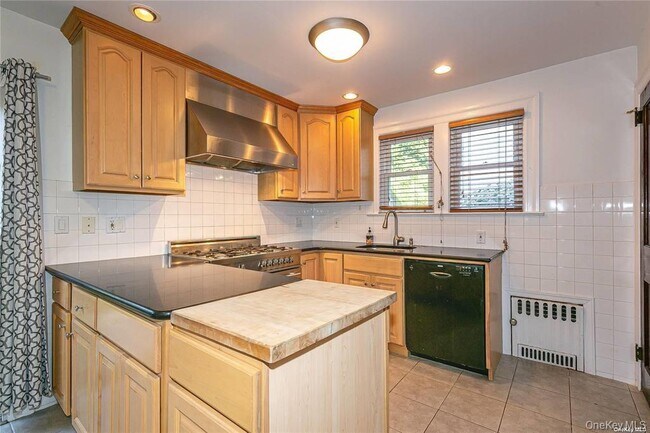 Building Photo - 11 Potters Ct