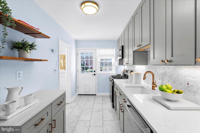 Building Photo - 312 Small Ct