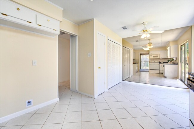 Building Photo - 1927 Ash Meadow Dr