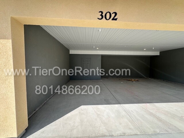 Building Photo - Move-in special:  First month's rent free!