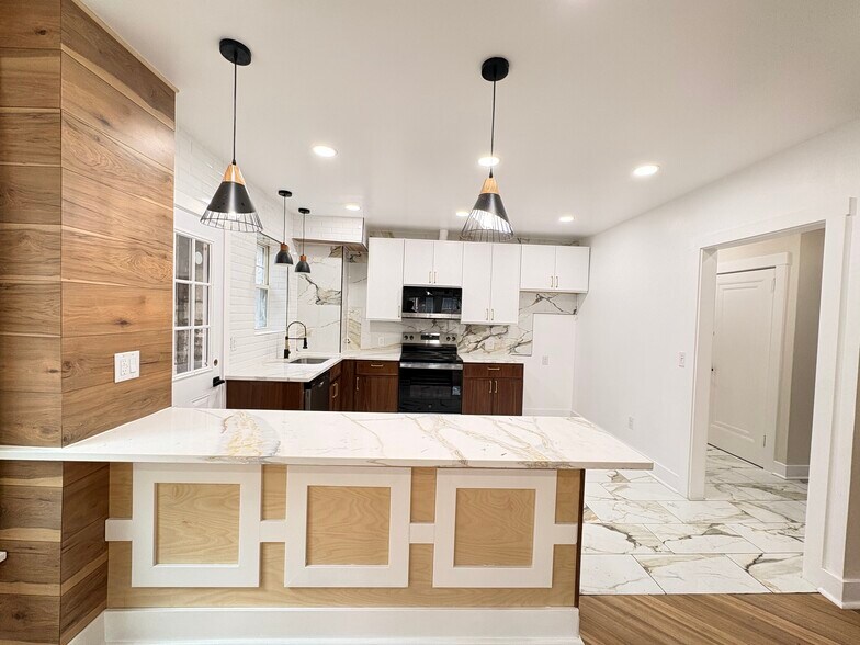 Building Photo - 7128 Card Ln