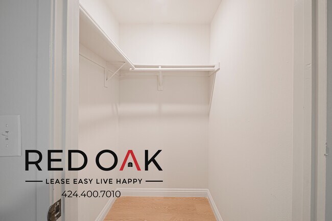 Building Photo - 4651 Cahuenga Blvd