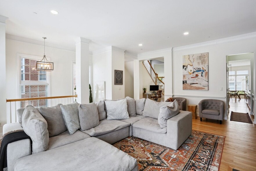 Building Photo - 308 Creekbank Way SE