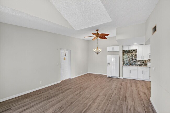 Building Photo - 812 Sky Pine Way