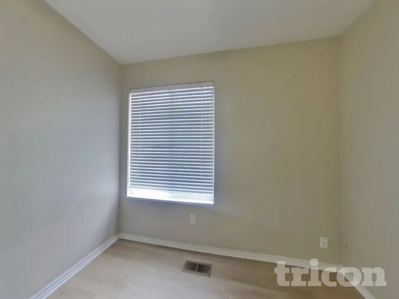 Building Photo - 846 E 900 N