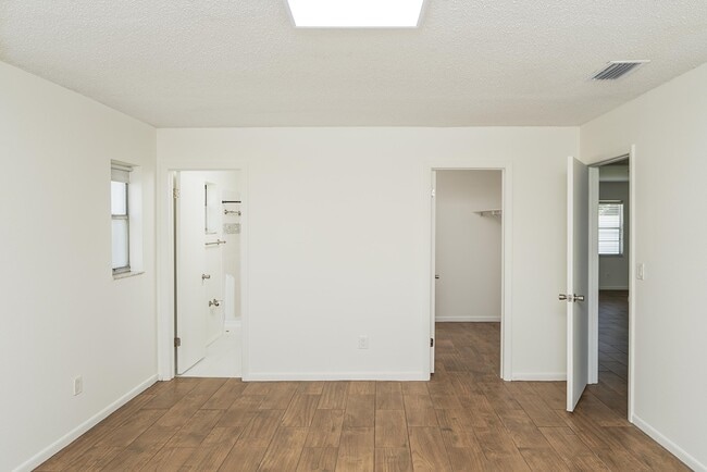 Building Photo - 1040 Dorado Dr