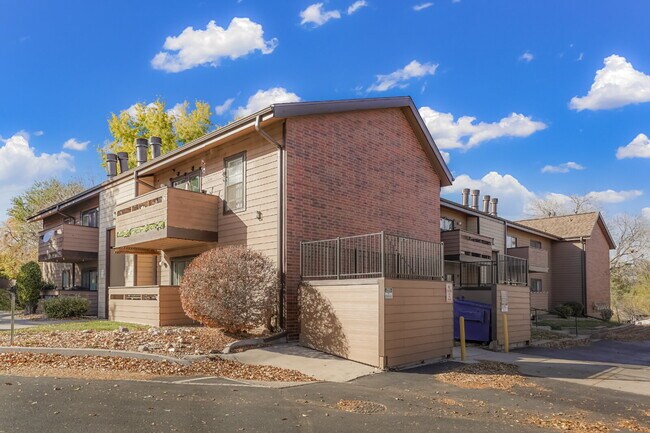 Building Photo - Great Two Bedroom Home with Fireplace