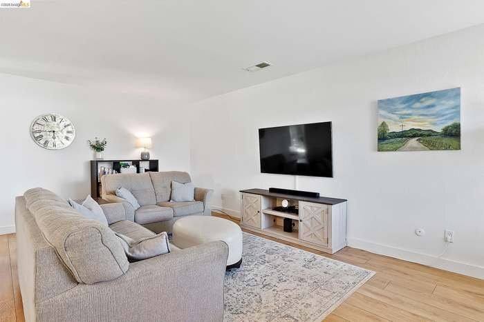 Building Photo - 4855 Edgewood Ct