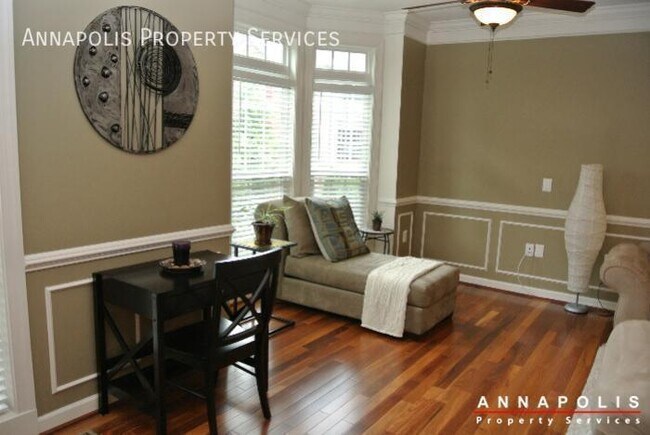 Building Photo - 336 Quarterdeck Aly