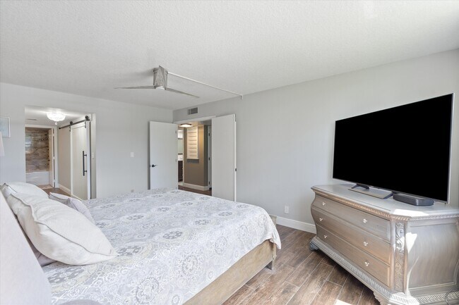 Building Photo - 1 Harbourside Dr