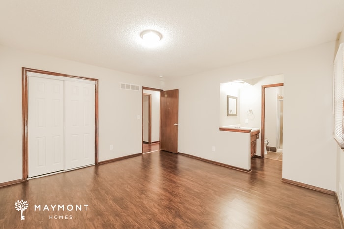 Building Photo - 7912 Southview Dr