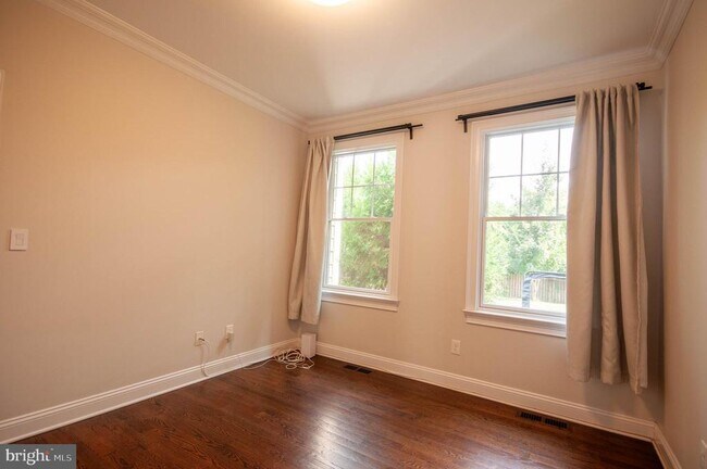 Building Photo - 35 Hillside Rd