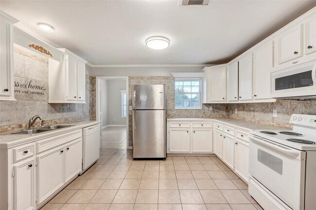 Building Photo - 7900 Fm-2354