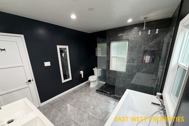 Building Photo - 4337 Coolidge Ave