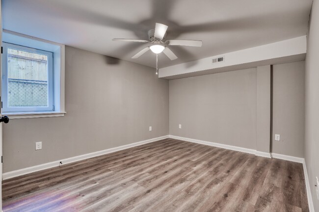 Building Photo - 6722 Brentwood Ave