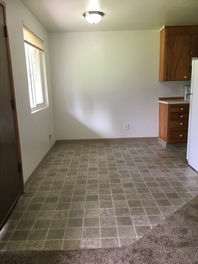 Dining Area - Largo Vista Apartments