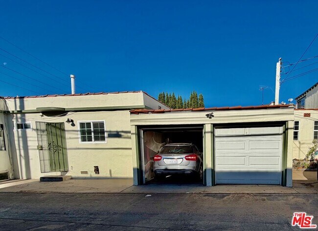 Building Photo - 2517 20th Ct