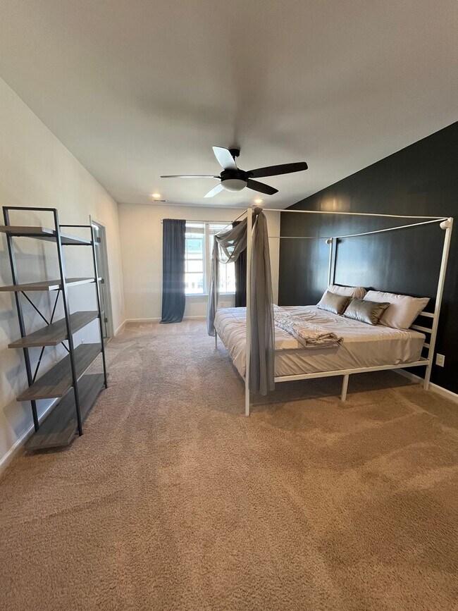 Building Photo - Tri-level Townhome in Foxbank Plantation