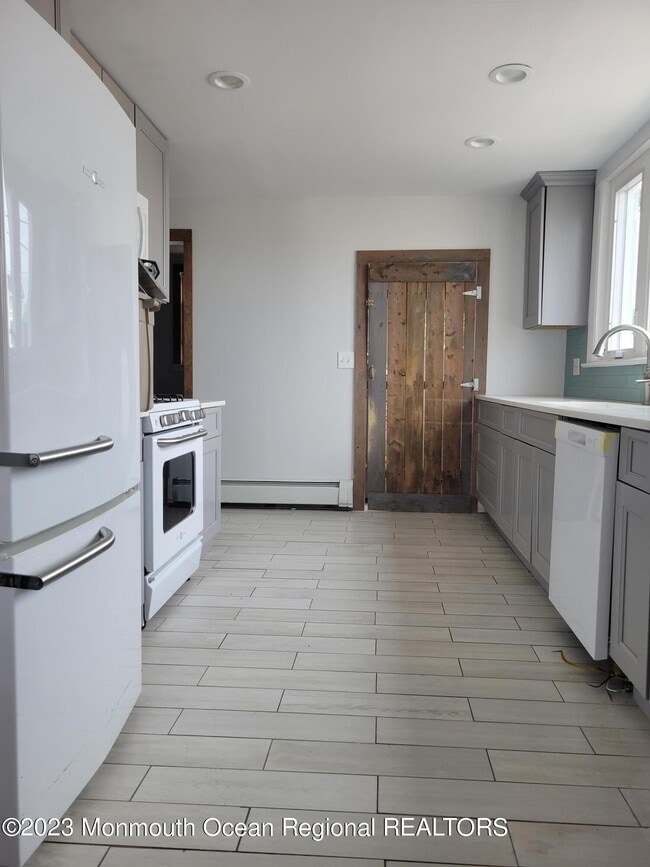 Building Photo - 16 Cornwall St