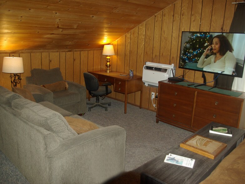 Very Cozy Living Room - 26180 Whispering Oak Ln