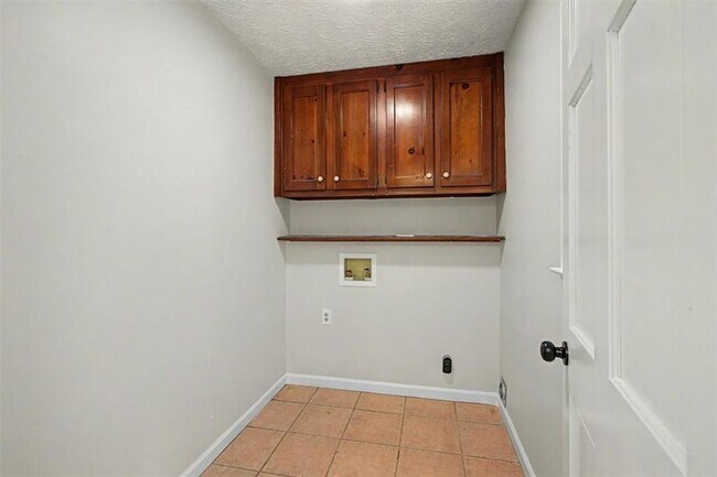 Building Photo - 3947 Camrose Pl