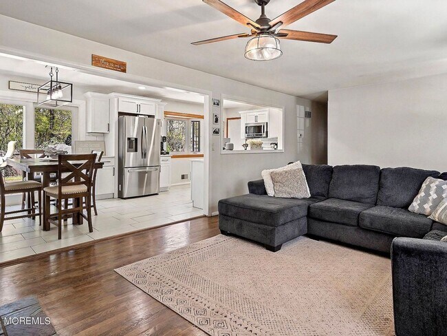 Building Photo - Charming & Cozy Ranch with Spacious Backya...