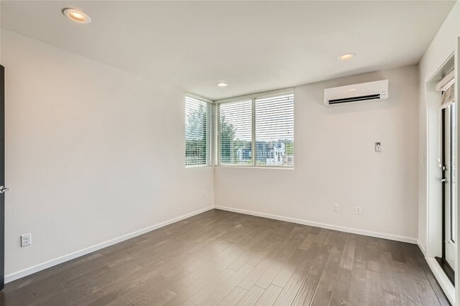 Building Photo - Modern West Seattle Townhome with Rooftop ...