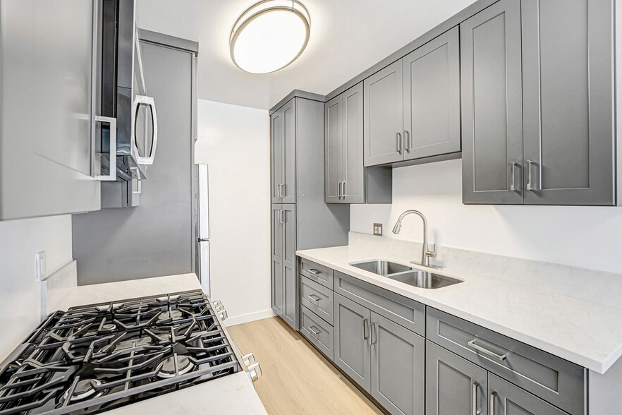 Building Photo - 844 5th St