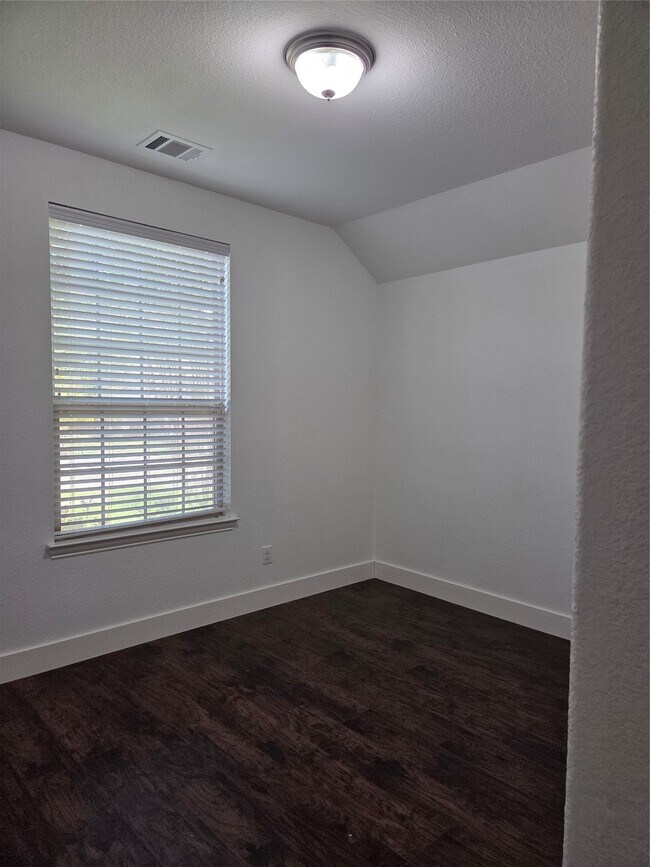 Building Photo - 8206 Summer Lake Pass Ln