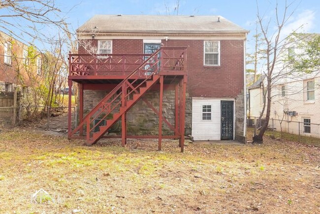 Building Photo - 1801 Neal Terrace