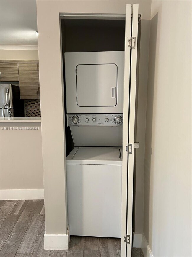 Building Photo - 222 Sidonia Ave