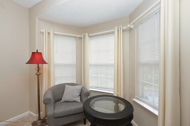 Building Photo - FULLY FURNISHED 2BR CONDO WITH MONTHLY LEASE TERMS