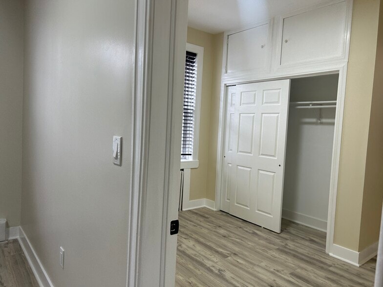 Building Photo - 536 44th St