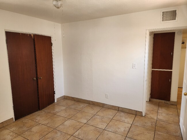 Building Photo - 1207 N Palo Verde Blvd