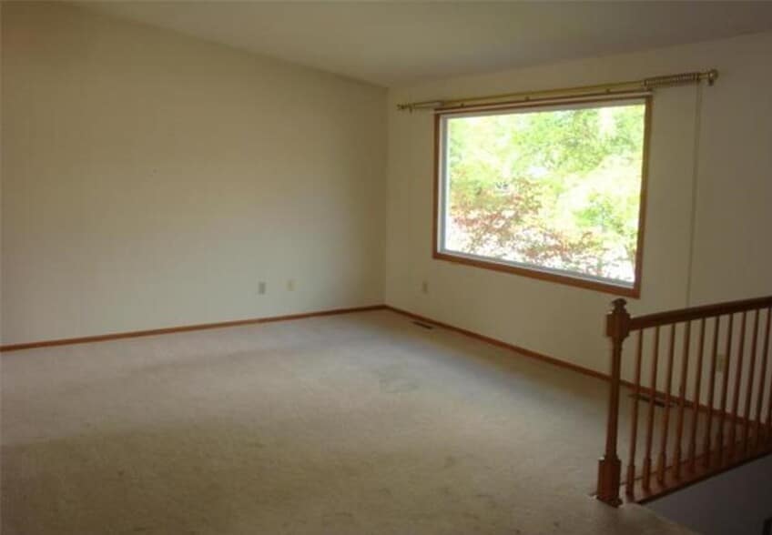 living room - 3918 Huntington Ln NW