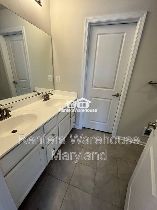 Building Photo - 201 S Macon St.