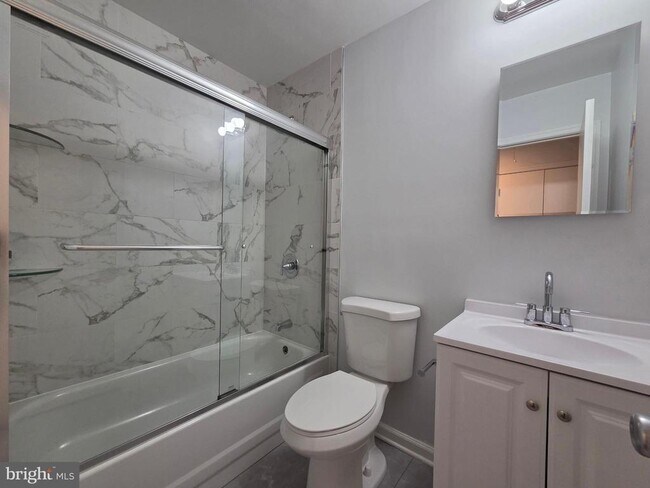 Building Photo - 15040 Cherrywood Dr