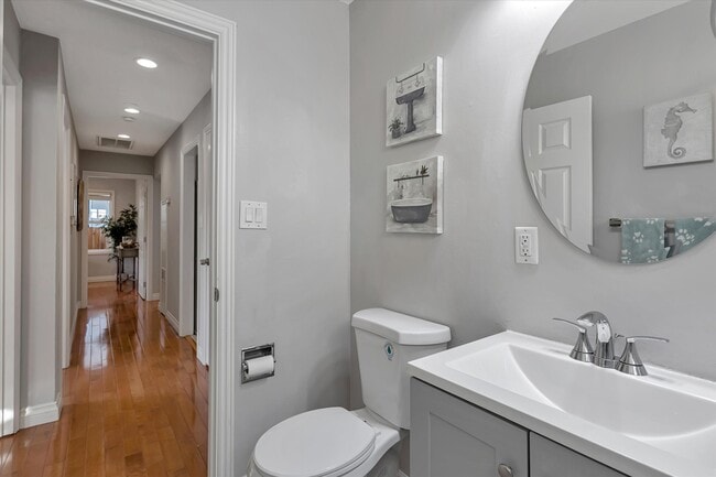 Building Photo - 354 Dana St