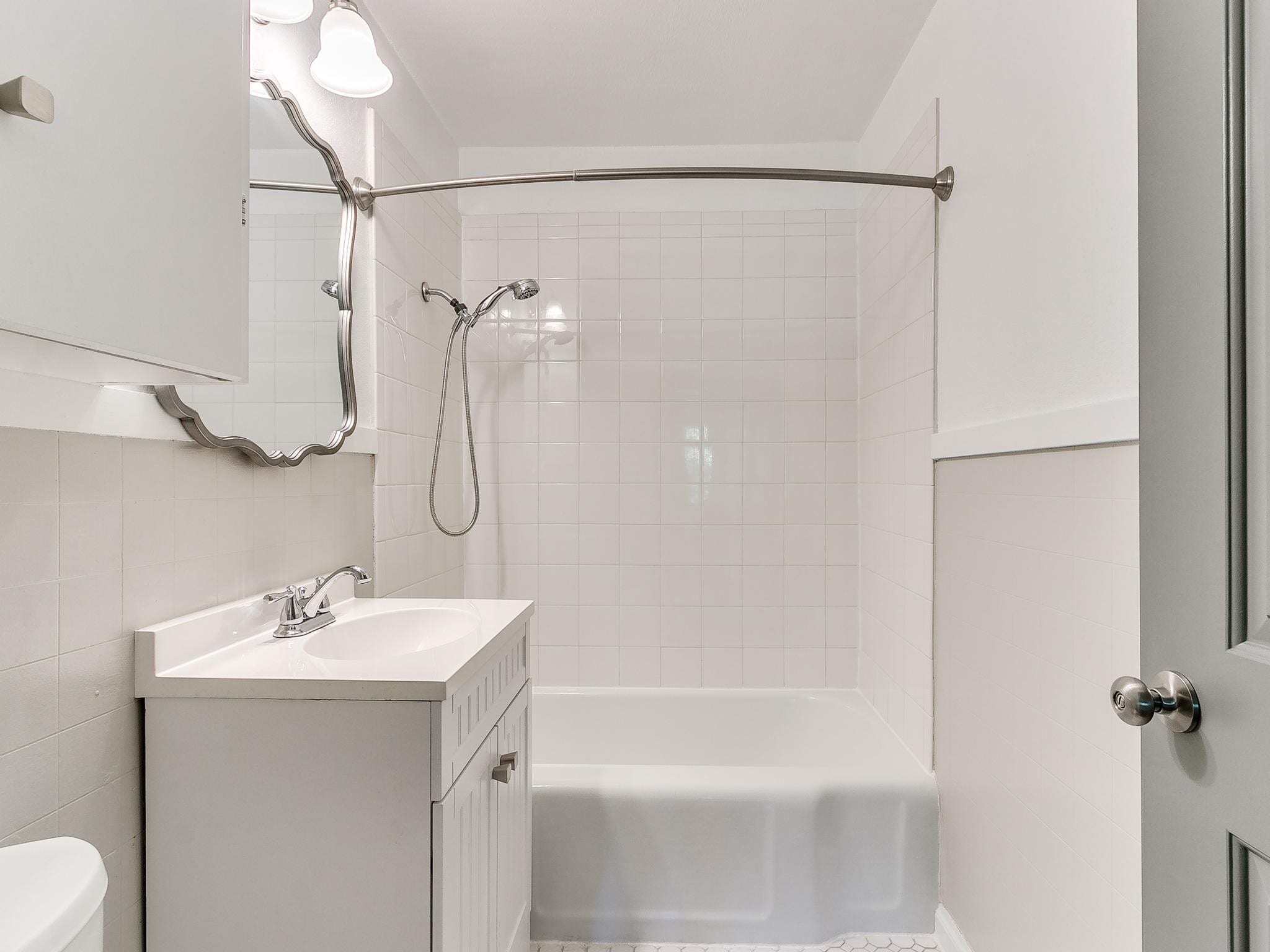 Building Photo - 703 Dakota St