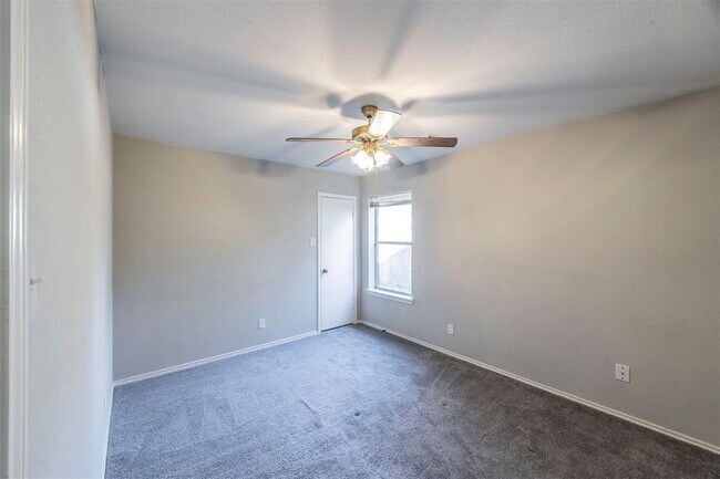 Building Photo - 9402 Calwood Cir