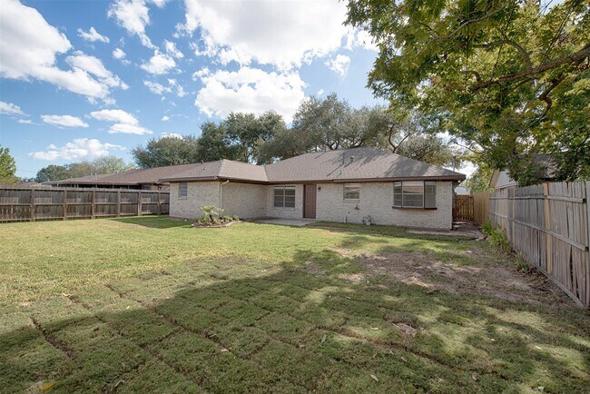 Building Photo - 309 E X St