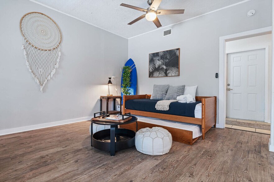 Building Photo - 120 Sherwood Ave