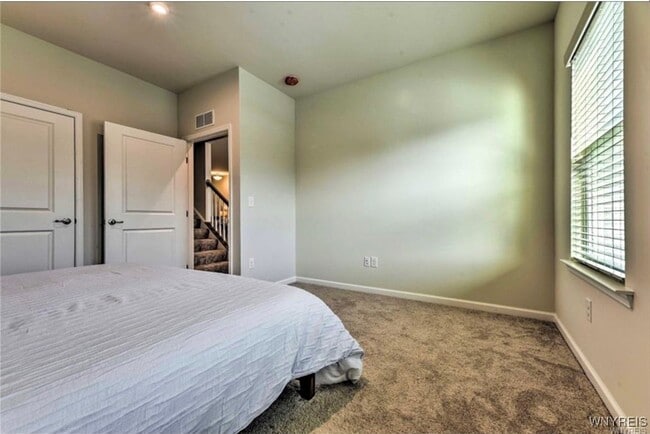 Building Photo - 173 Sandstone Cir