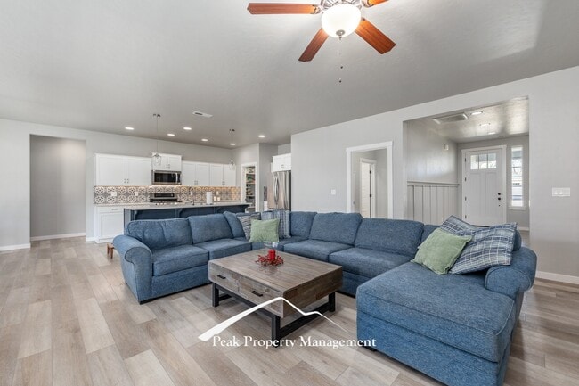 Building Photo - 18272 N Wild Goose Ave