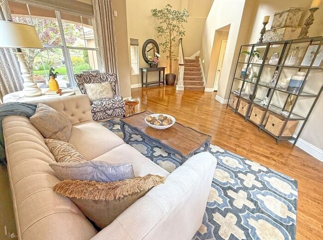 Building Photo - 5881 Capilano Dr