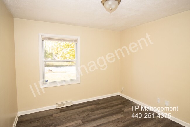 Building Photo - Super Nice 3BR 1BA Euclid Ranch!